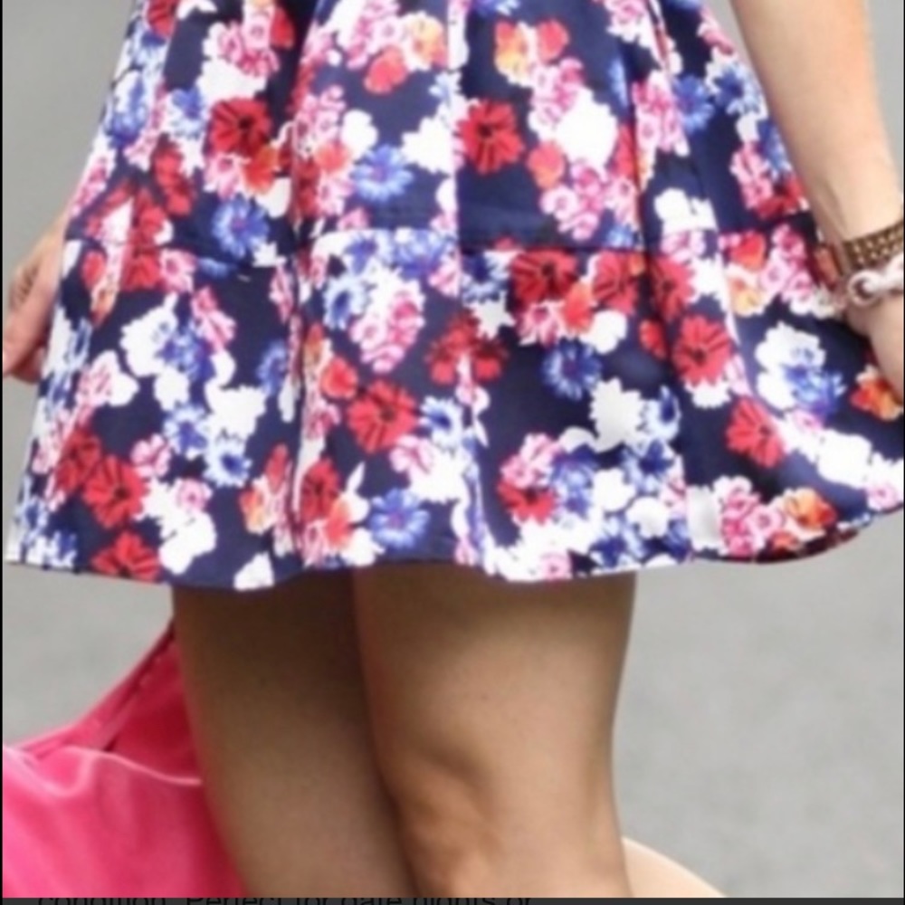 Express bold floral print full mini skirt.